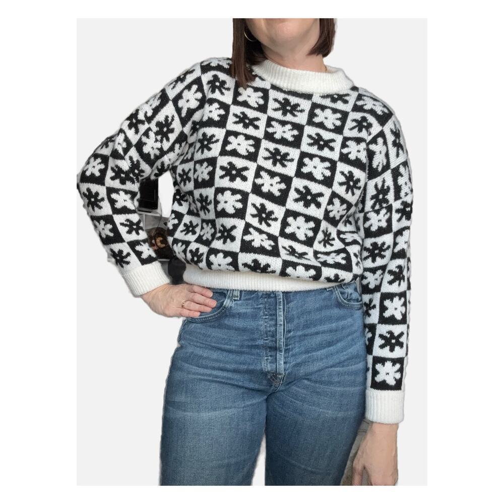 Lisa Says Gah Emma Cropped Sweater Flower Checkered Black White Size M/L